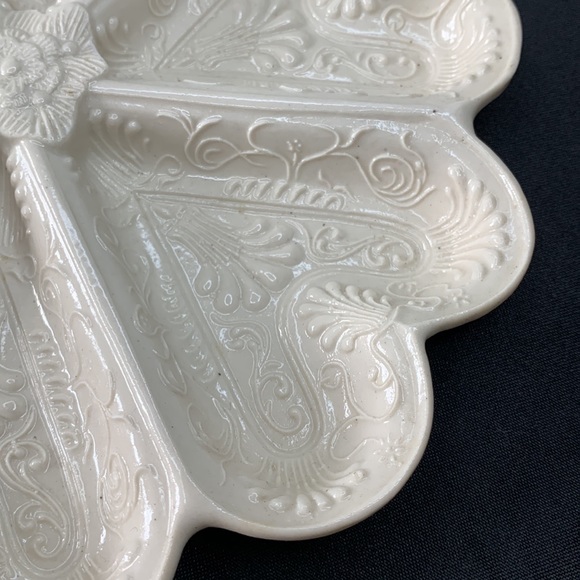 2 Mottahedeh Metropolitan Museum of Art Queensware embossed ceramic 6 heart dish - Picture 2 of 11